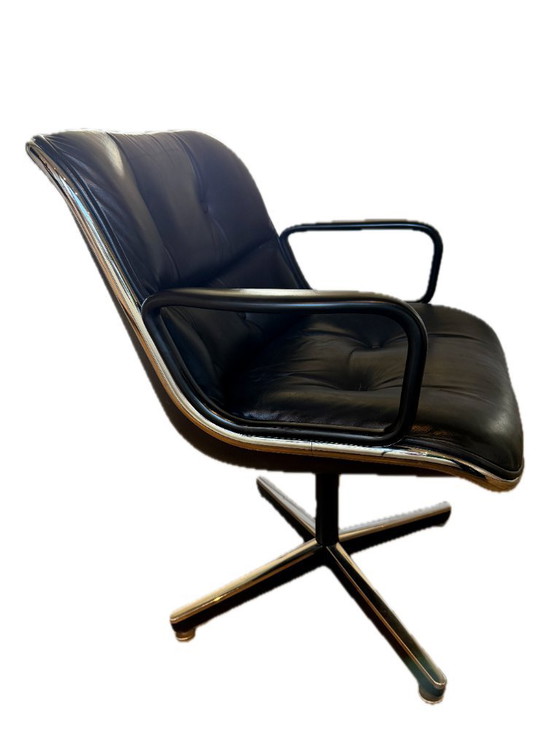 Image 1 of Fauteuil de direction de Charles Pollock pour Knoll en cuir noir avec 4 pieds dentelés