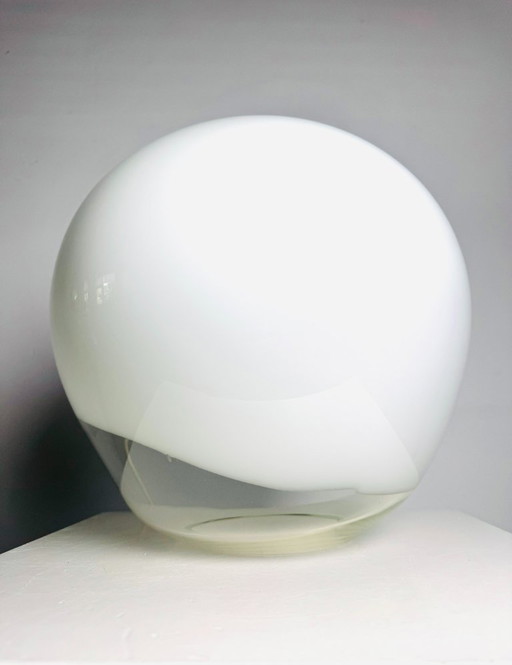 Large 'Nessa' Murano Glass Sphere Lamp in Opal White by Gino Vistosi for Vistosi, Italy, 1970s – tafellampen (photo 2 of 7)