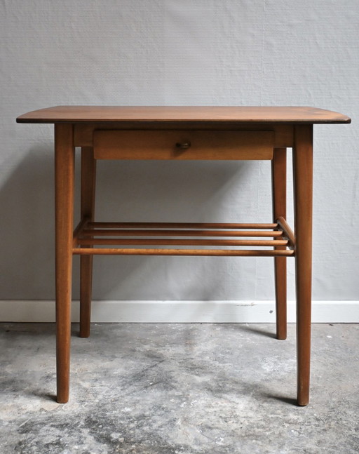 Scandinavische vintage bijzettafeltje/nachtkastje