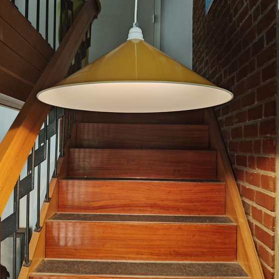 Image 1 of Grande suspension scandinave vintage – Abat-jour en métal jaune moutarde Ø50 cm