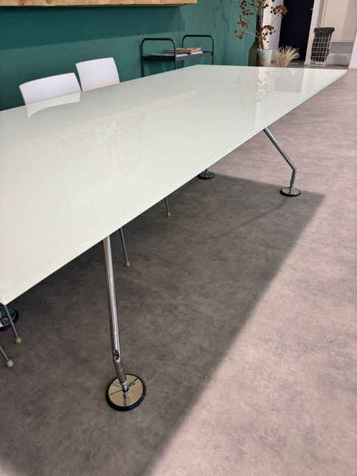 3x Techno Nomos dining table
