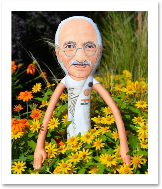 Image 1 of Cadeau van Mahatma Gandhi | Decoratie met Gandhi-beeldje | Kunstpop voor verzamelaars | Cadeau van een vredesactivist