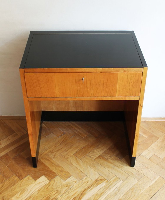 Image 1 of Coiffeuse moderniste des années 1950 avec miroir réglable caché