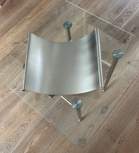 Image 1 of Mesita auxiliar de cristal elegante con marco cromado y revistero de acero inoxidable (años 2000 / finales de los 90).