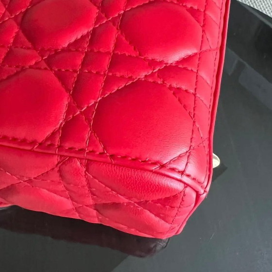 Image 1 of DIOR LADY SMALL FLAP - PELLE DI AGNELLO CANNAGE ROSSO CON DETTAGLI ORO