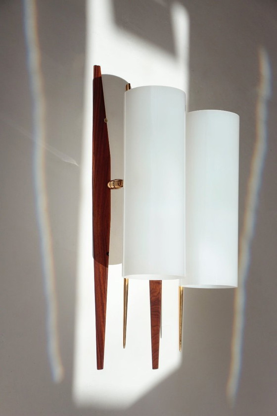 Image 1 of 4 Modernistische verstelbare wandlampen in teak en messing – 1950