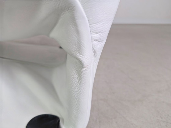 Image 1 of Sedia originale Cassina Wink Toshiyuki Kita in pelle bianca dal design