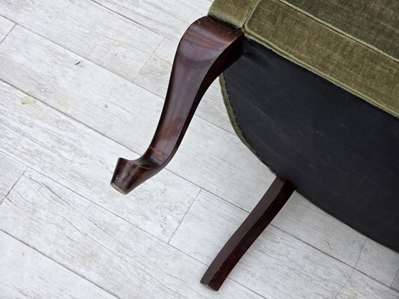 Image 1 of Fauteuil danois des années 60, velours vert, pieds en hêtre.