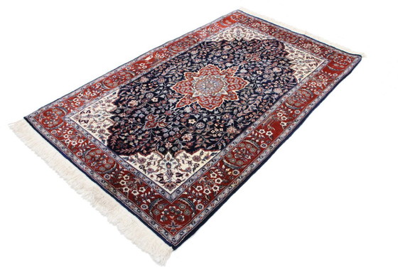 Image 1 of Alfombra antigua original de estilo chino de Isfahán anudada a mano, 203 x 125 cm, en perfecto estado.