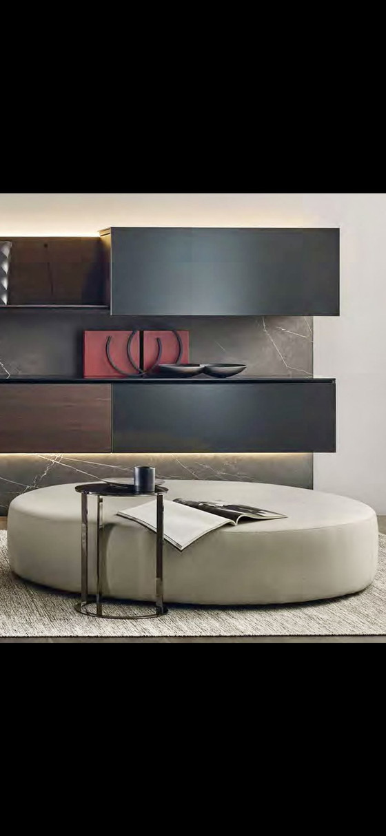 Image 1 of Salontafel poef Ottoman in Taupe leer