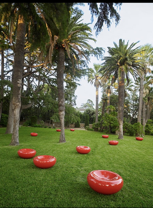 9x hocker van Installatie "Globules" van Brigitta Weimer