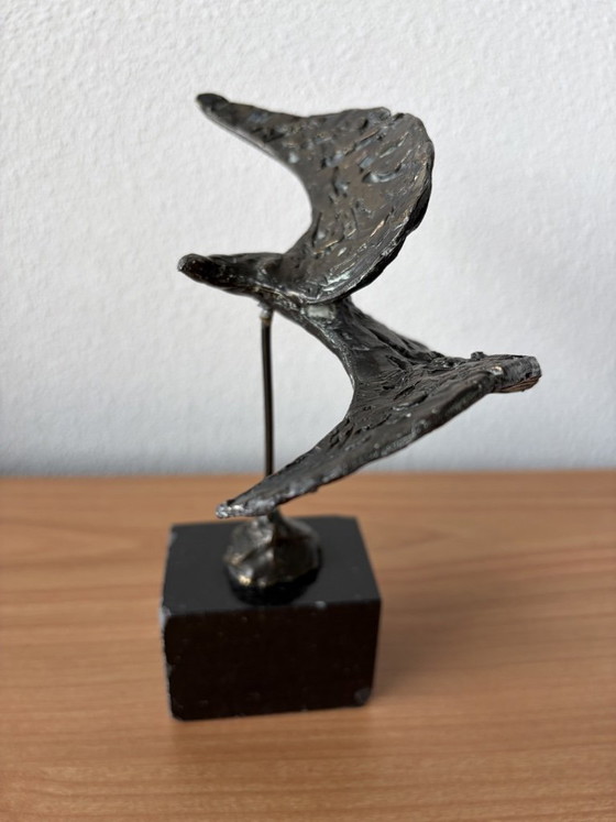 Image 1 of Bernadette Leijdekkers bronze swallow 20 cm