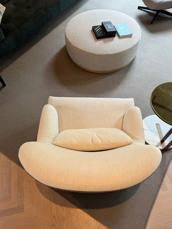 Image 1 of Poltrona Meridiani Liu Kuoio