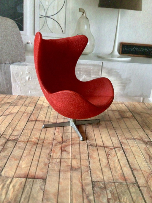 Poltrona a uovo in miniatura vintage di Arne Jacobsen – decoratieve objecten, Metal, Other (photo 2 of 11)