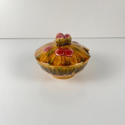Sarreguemines "cherry" slipware sugar bowl, 1970