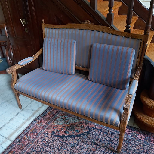 Bellissima poltrona in stile Luigi XVI