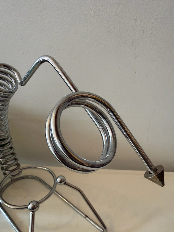 Portabottiglie e Versatore per Vino Cromato – Metal, Chrome, Memphis (photo 3 of 5)