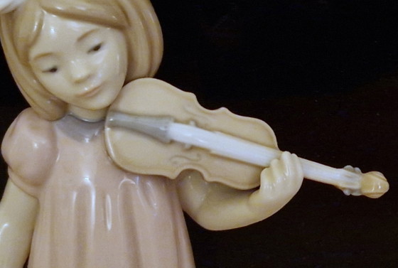 Image 1 of Statua in porcellana LLadro - Ragazza con violino