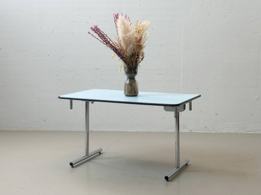Mesa plegable Kelko azul práctica