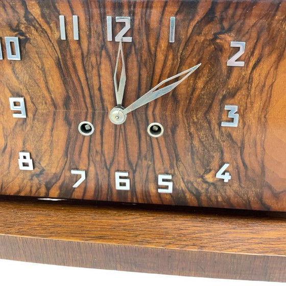 Image 1 of Reloj de repisa Art Déco de chapa de nogal, mecánico, Alemania, década de 1920