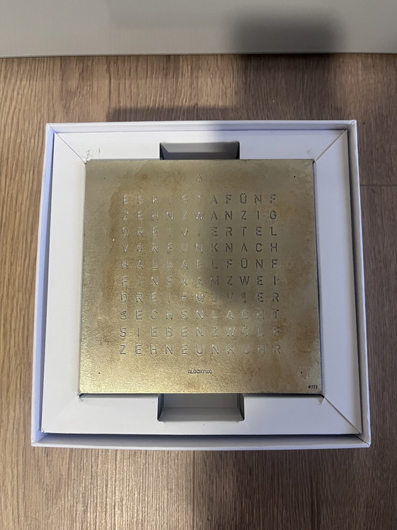 Image 1 of QLOCKTWO TIERRA 13.5 EDICIÓN DEL REPRODUCTOR PLATA Y ORO