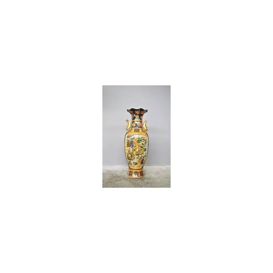 Image 1 of Vintage hand decorated vase in ceramic from Royal Satsuma, China 1960