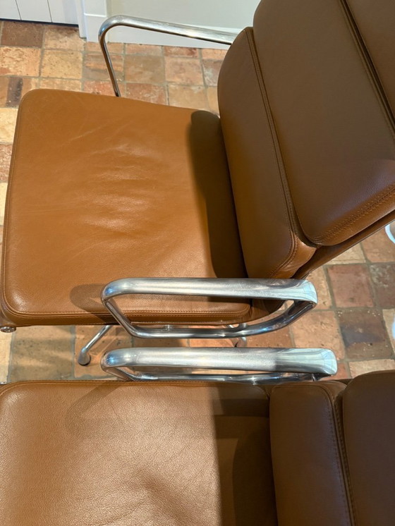 Image 1 of 4 x Vitra Soft Pad Stuhl EA212