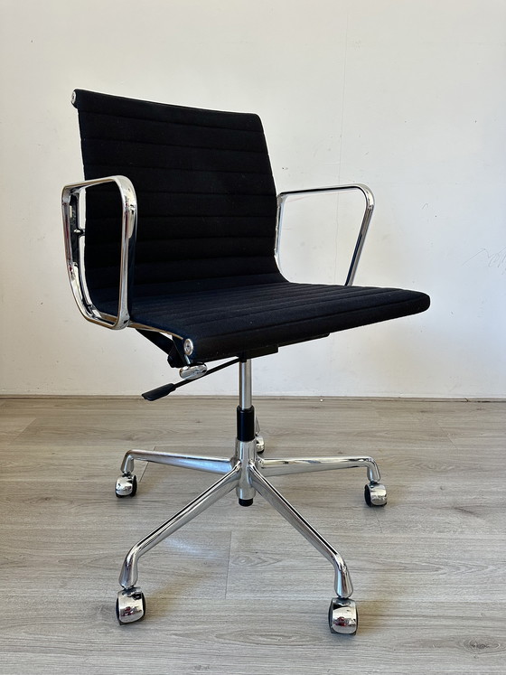Image 1 of Vitra EA 117 design bureaustoel 