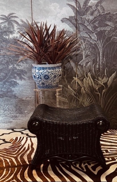 Image 1 of TABURETE DE RATÁN NEGRO REPOSAPIÉS OTOMANO CON COJÍN DE CEBRA