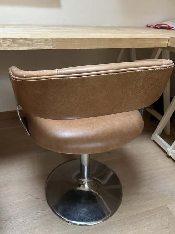 Image 1 of Herstoffeerde barstoelen