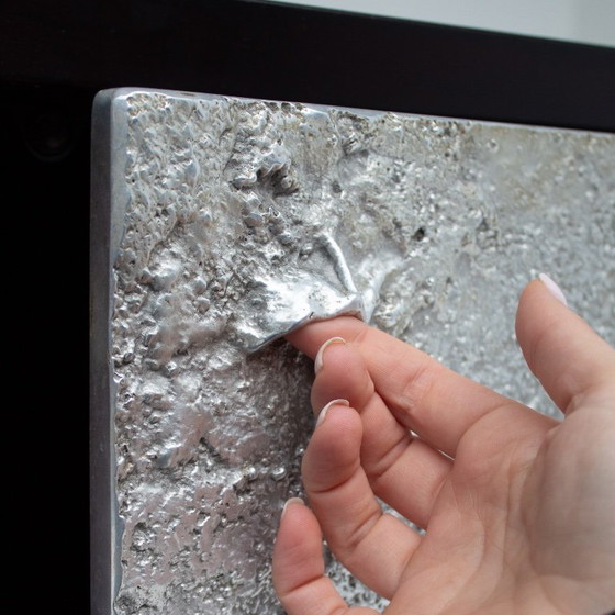 Image 1 of Moderne Italiaanse kast met metalen deurpaneel