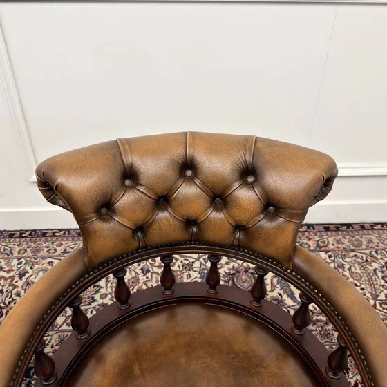 Ensemble de chaises Chesterfield classiques anglaises Springvale, Chaises de salle à manger, Cuir, Bois (photo 10 sur 16)