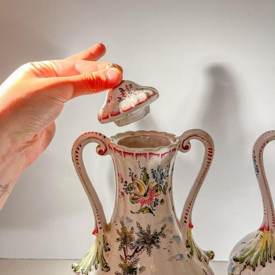 Vases couverts de Joseph Gaspard Robert pour Faïencerie de Marseille, 18e siècle, lot de 2 – Ceramic (photo 8 of 22)