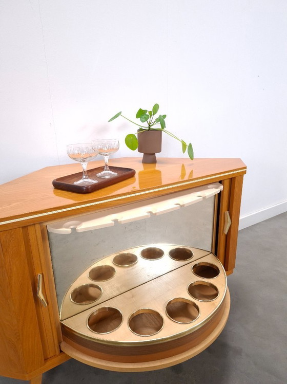 Image 1 of Mueble bar esquinero giratorio con espejo