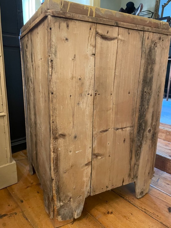 Image 1 of Credenza angolare del XIX secolo Credenza da cucina con ante sferiche