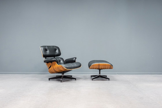 Image 1 of Sillón Eames + otomana