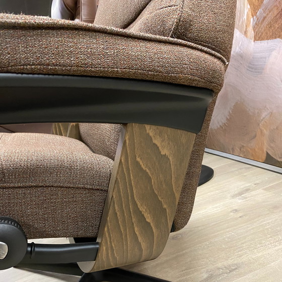 Image 1 of Stressless Philip recliner with ottoman