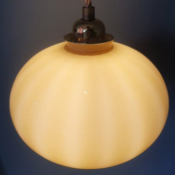 Image 1 of Lampada a sospensione vintage in vetro opalino giallo pastello/arancione
