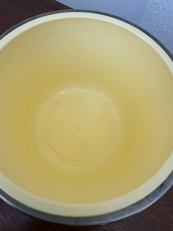 Image 1 of Cubitera plateada con forma de manzana de los años 70