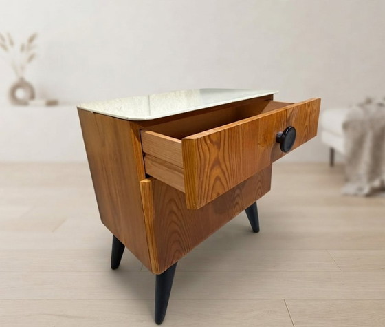 Volledig gerestaureerd nachtkastje van Jindřich Halabala voor UP Závody, Mid-Century Modern, jaren 50, (photo 15 of 16)