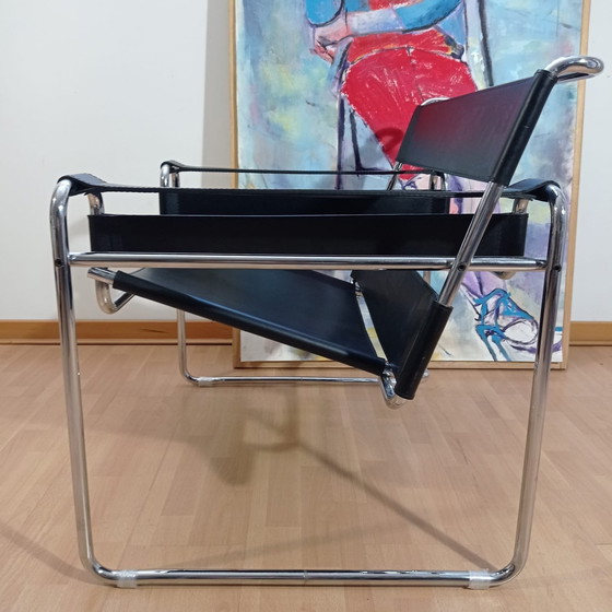 Image 1 of Poltrone Knoll Wassily B3 in pelle nera di Marcel Breuer