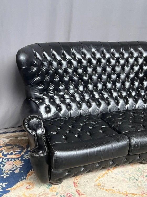 Divano Chesterfield. In pelle. – Divani 3 posti, Leather (photo 3 of 7)