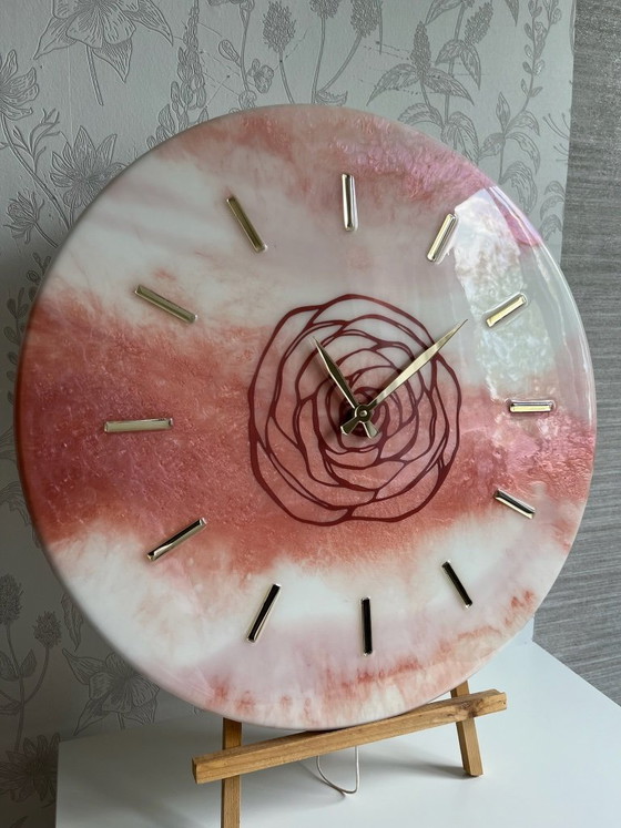 Image 1 of Exclusieve wandklok van epoxyhars