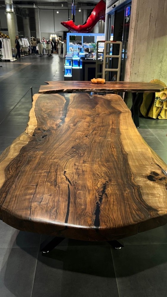 Image 1 of Table de salle à manger en noyer de 1ère catégorie Nouveau pour 10 personnes .