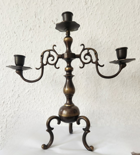 Candelabro antiguo de 3 brazos, bronce macizo, forjado a mano, estilo barroco. – Percheros, Metal, Bronze (photo 3 of 15)