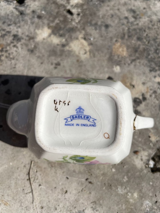 Image 1 of Mini théière Sadler en porcelaine fleurie – Angleterre