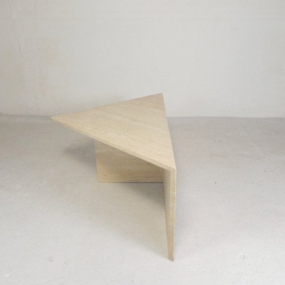 Image 1 of Mid Century travertin salontafel met driehoekig blad, jaren 70