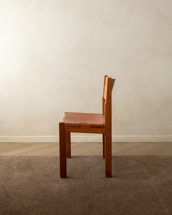 Image 1 of Brutalistische eetkamerstoelen van iepenhout en leer van Maison Regain, jaren 70, set van 4