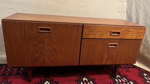 Dressoir aus der Mitte des Jahrhunderts im Stil der 60er/70er Jahre 