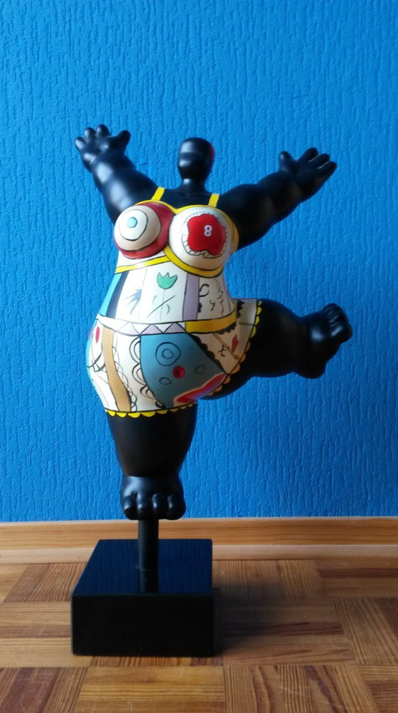 Image 1 of Statue einer fülligen Dame im Badeanzug 52 cm hoch